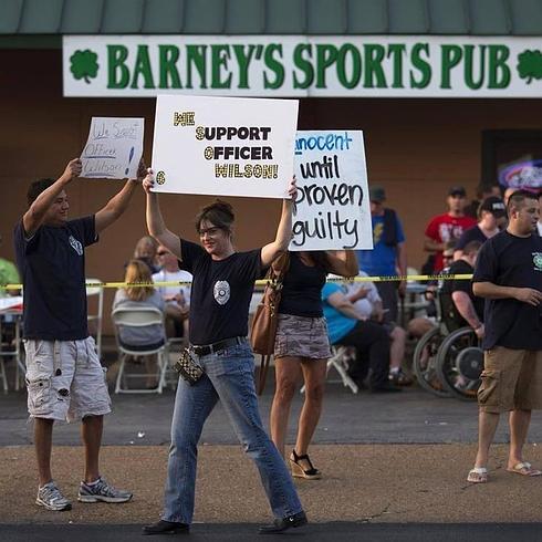 La campaña a favor del policía que mató al joven negro en Ferguson ha recaudado 300.000 dólares