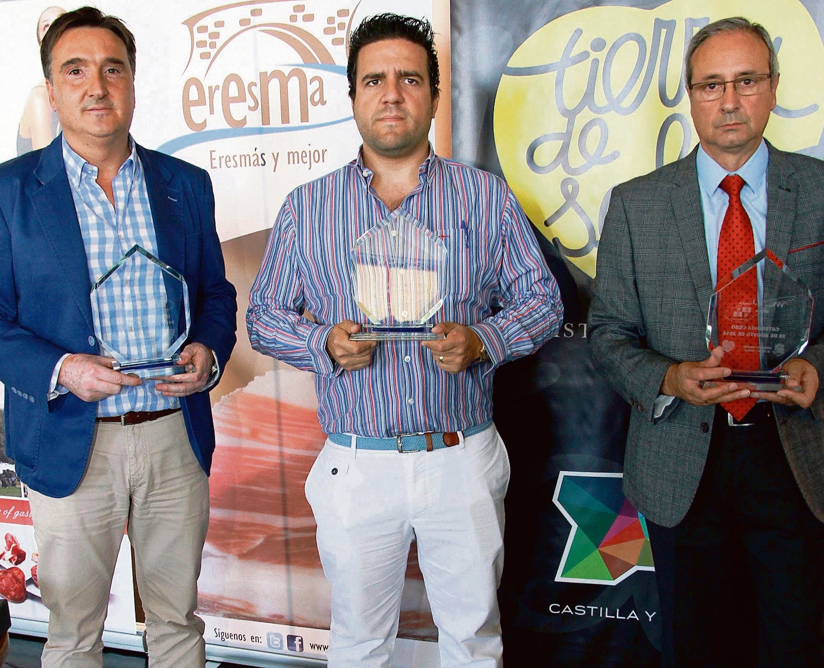 Los premiados, con Jorge Hernández, de Beher, y Pedro Nieto a la derecha de la imagen. 
