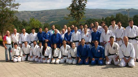 Los asistentes al curso de monitores y entrenadores de judo en Béjar.