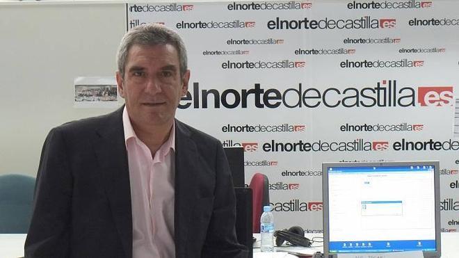 Julio Villarrubia posa en la redacción de El Norte