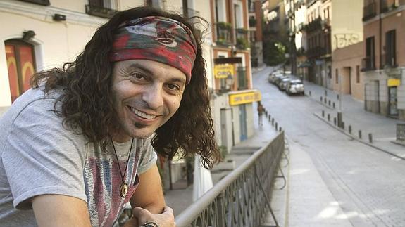 Javier Labandón posa en una calle de Madrid.