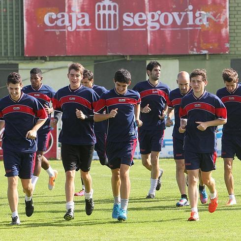 Los jugadores de la Segoviana, durante el entrenamiento de este sábado. 