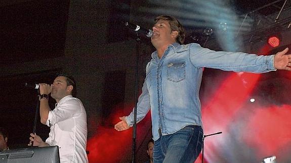 Andy y Lucas, durante un momento de su actuación en Béjar.