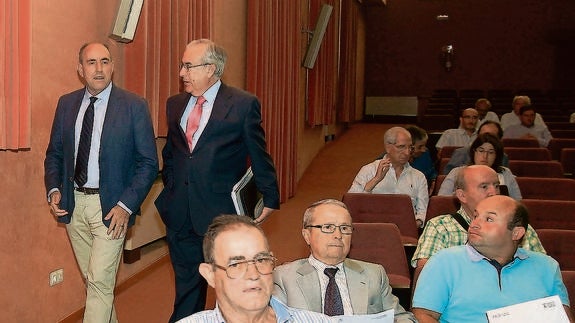 José María Hernández y Jesús Encabo se dirigen a la jornada sobre entidades menores.