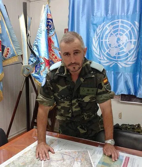 El teniente coronel Manuel Mendoza posa en su despacho en la base de Marjayoun.