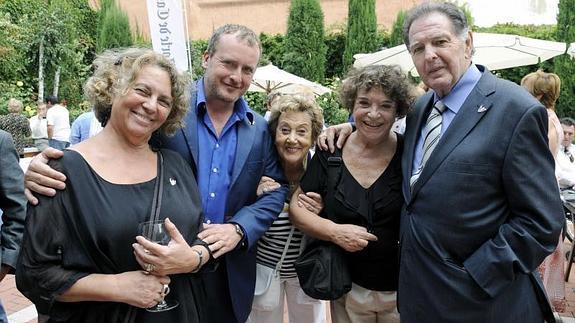 Gloria Muñoz, Fernando Cayo, Amelia Elegido, Fernanda de Ocon y Ángel María de Pablos. 