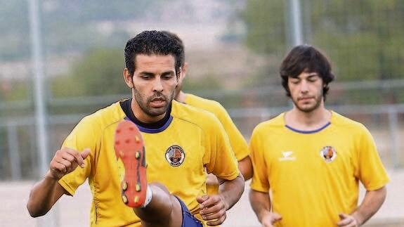 El futbolista Javier Baraja, ayer, en el entrenamiento del Deportivo en La Balastera.