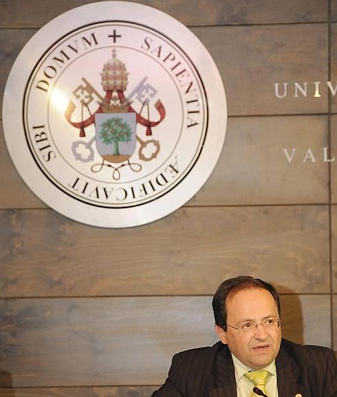 Evaristo Abril en su etapa de rector de la Universidad de Valladolid. 