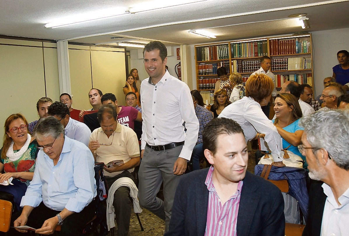 Tudanca hará «todo lo posible» para devolver el Ayuntamiento al PSOE