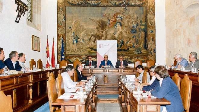 La reunión de constitución de la comisión asesora tuvo lugar ayer en el rectorado de la Universidad. 