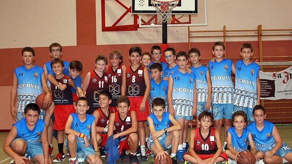 Fotografía de familia de los convocados en la preselección masculina. 