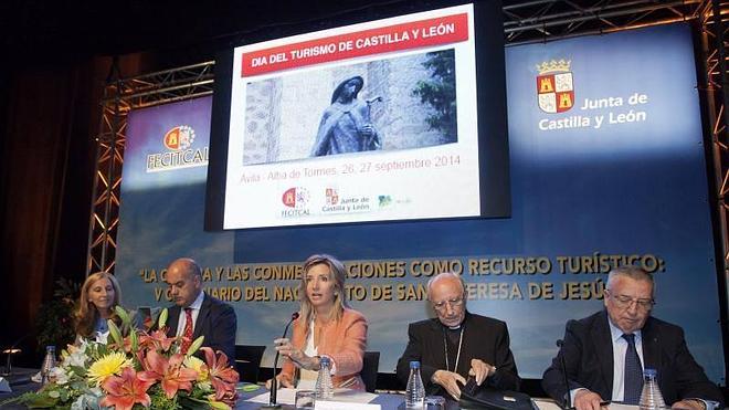 La consejera de Cultura y Turismo de la Junta, Alicia García (c), el alcalde de Ávila , Miguel Ángel García Nieto (2i), la alcaldesa de Álba de Tormes, Concepción Miguélez (i), y el obispo de Ávila , Jesús García Burillo (2d) y el presidente de FECITCAL, Francisco Gallego (d), durante la inauguración del Día del Turismo de Castilla y León,