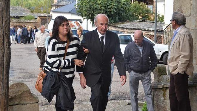 Antonio, uno de los hermanos del misionero, a su llegada a la iglesia. 