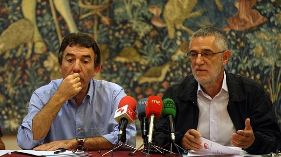 Los secretarios generales de CC OO y UGT en Castilla y León, Ángel Hernández y Agustín Prieto.