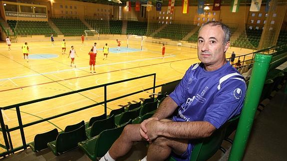 El entrenador del Unami, Luis Martín, antes del entrenamiento de este pasado jueves. 
