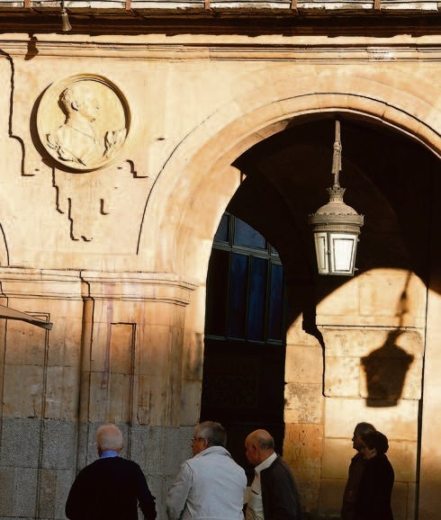El Ayuntamiento recibe la primera demanda judicial para retirar el Medallón de Franco