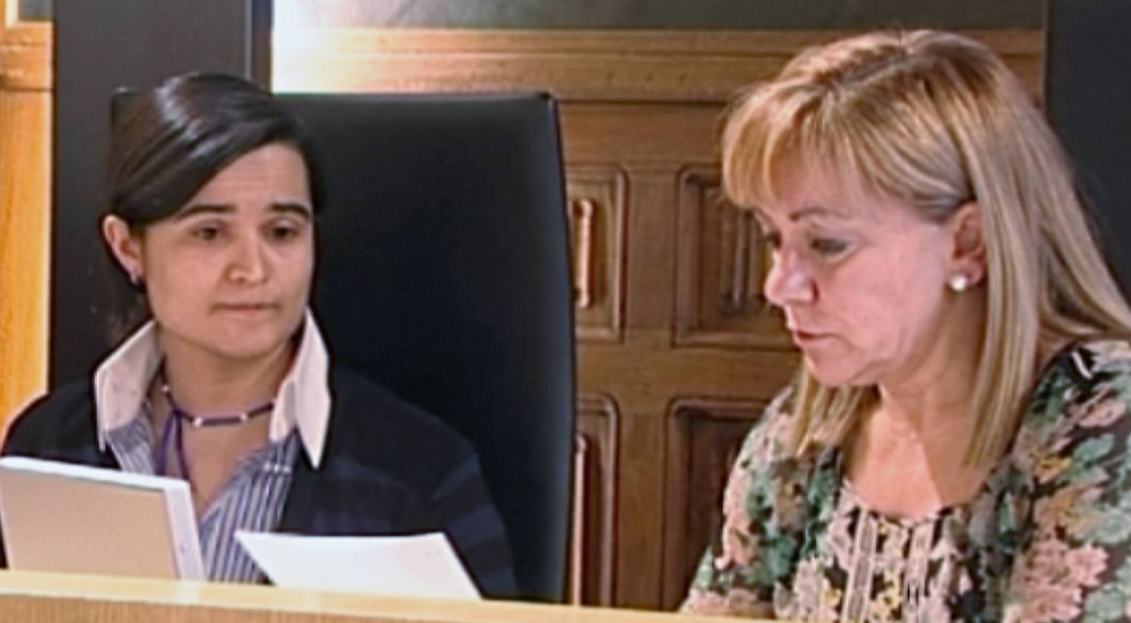 Isabel Carrasco y Triana Martínez en la Diputación de León en 2010.