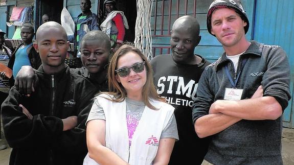 Eva Domínguez en el Congo, junto a otros trabajadores de Médicos sin Fronteras.