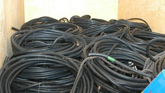 Cable de cobre recuperado por la Guardia Civil en un control en la provincia. El Norte