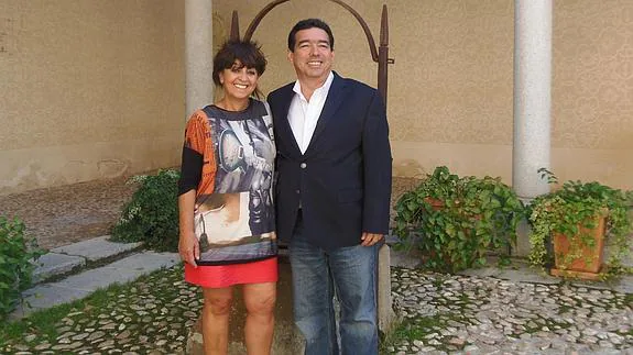 Morris Senior, descendiente de Abraham Seneor, junto a la concejala Claudia de Santos. 