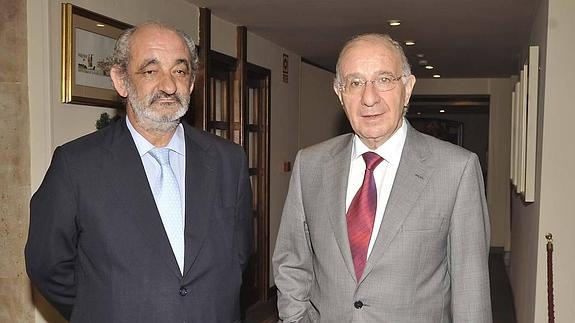 Los expresidente de Caja España y Caja Duero: Santos Llamas, constructor, y Julio Fermoso, doctor en Medicina, en una imagen de 2010.