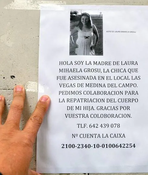 Cartel que colocaron los familiares reclamando ayuda para trasladar el cuerpo de Laura Mihaela. 