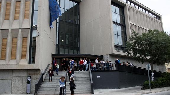 Exterior del campus de Segovia. 