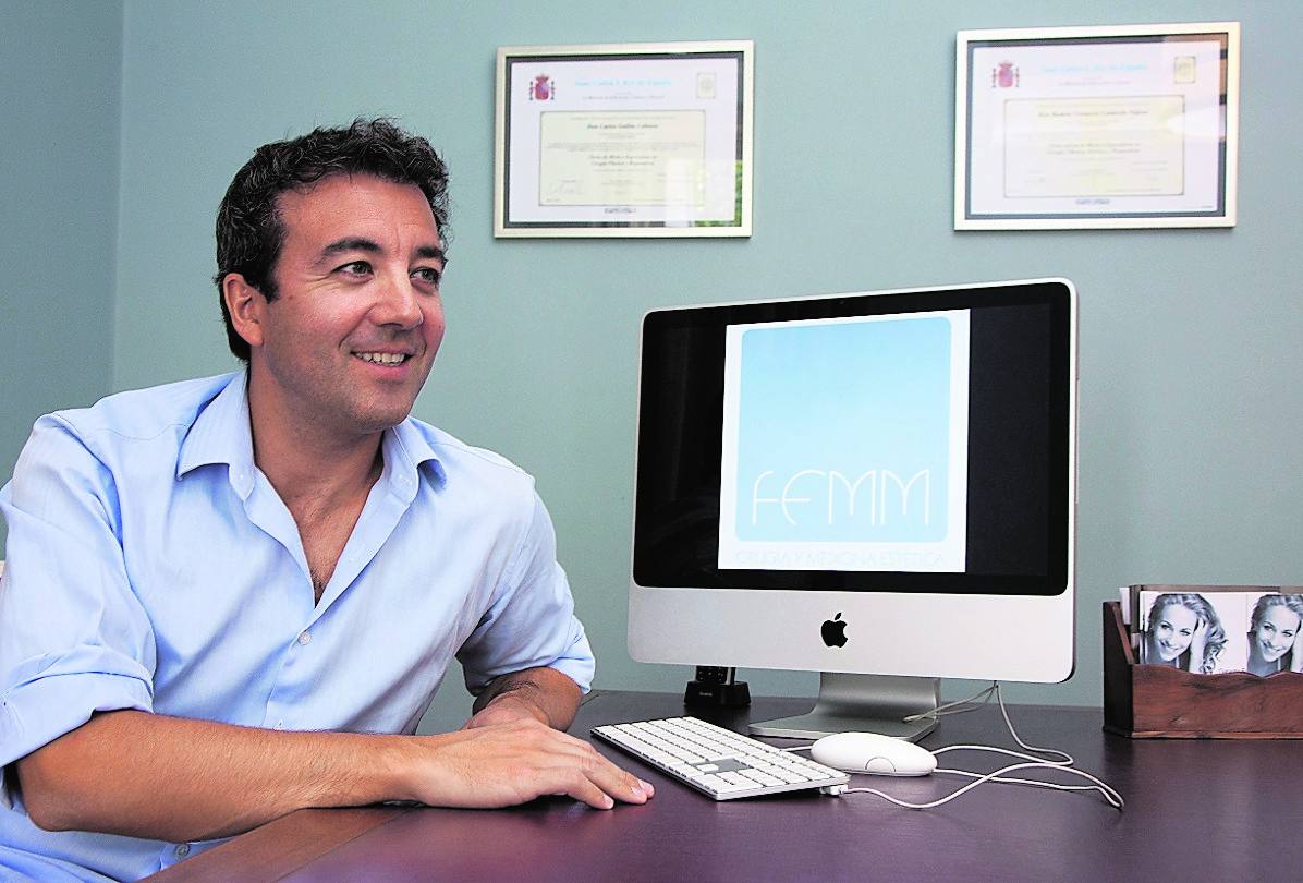 Ramón Calderón Nájera, en su despacho de la clínica Femm de Madrid. 