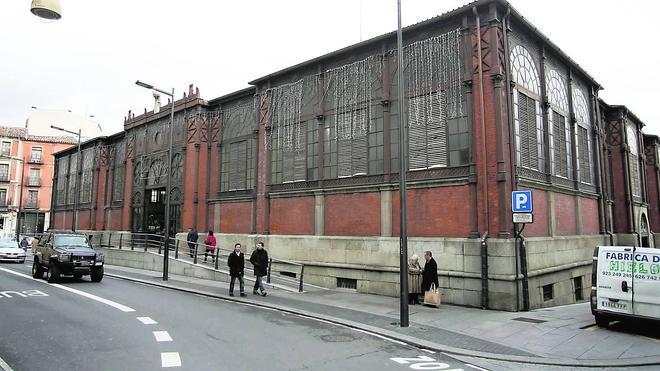 La estructura del Mercado, inaugurado en 1909, pertenece claramente a la Arquitectura del Hierro propia de esos momentos.