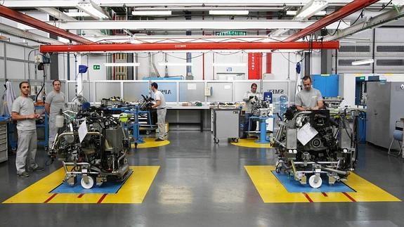 Técnicos de una de las áreas de trabajo del centro de I+D+i de Renault en Valladolid.