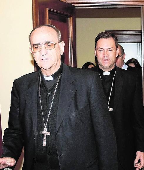 Los obispos salmantinos Carlos López y Raúl Berzosa. 