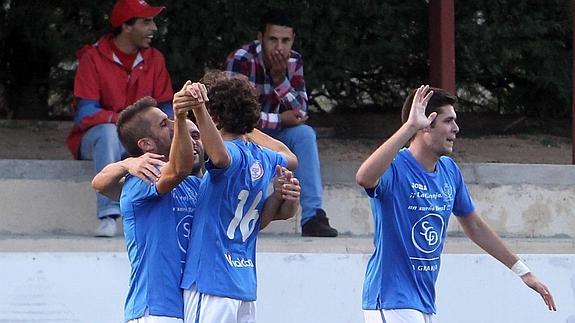 Los jugadores de La Granja celebran un gol en un partido anterior. 