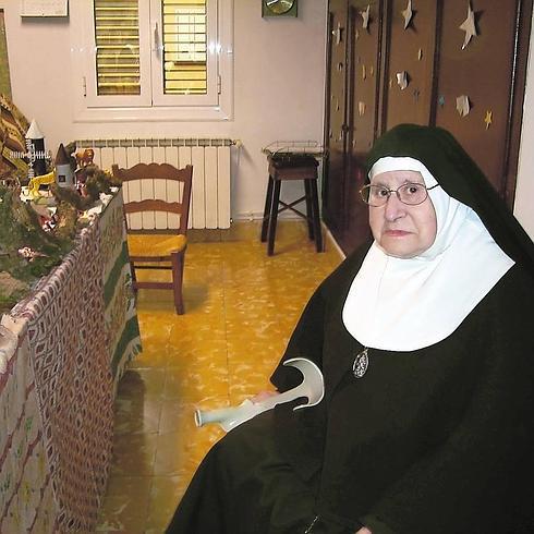 Sor María Catalina en el interior del Monasterio de Hermanas Clarisas de Monzón. 