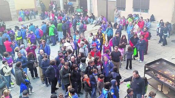 La Plaza Mayor de Sotoserrano se llenó de gente para celebrar esta fiesta tradicional. 