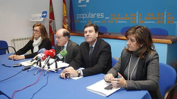 Ángeles Armisén, Tomás Villanueva, Carlos Fernández Carriedo y Begoña Hernández, de izquierda a derecha. 