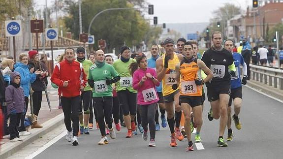 Corredores participantes en la categoría absoluta de la carrera popular organizada por el Día Sin Alcohol.