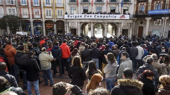 Trabajadores de Campofrío durante la concentración que se celebró ante el Ayuntamiento de Burgos.