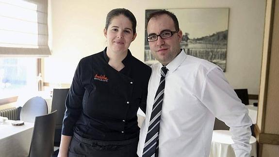 Elena Lucas y David Muñoz, cocinera y sumiller, respectivamente, del restaurante La Lobita ,