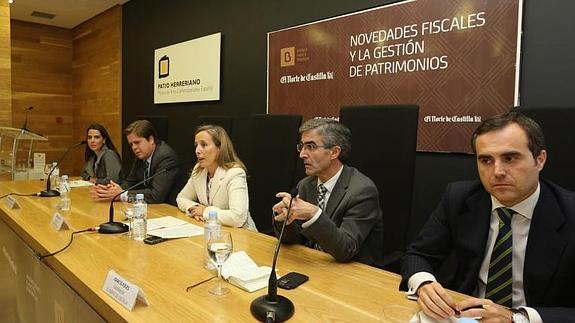 De derecha a izquierda, Eduardo Toral, Ignacio Foces, Marta Alonso, Santiago Vereterra y Mayra Granado