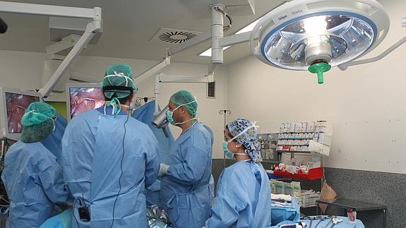 Quirófano de Cirugía General y de Digestivo del Río Hortega en una intervención con laparoscopia. 