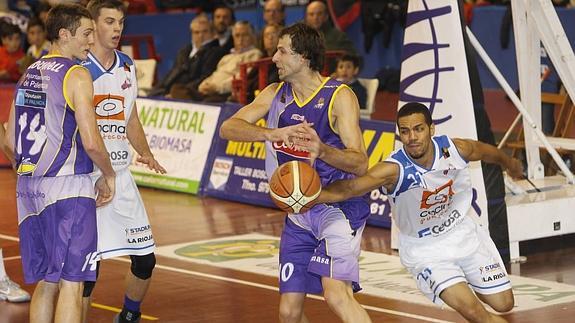 Urko Otegui, en el partido del Quesos Cerrato ante el Oviedo. 