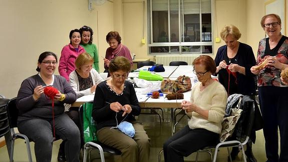 Alumnas en el taller de costura de La Victoria.