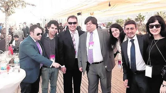 Soraya García García, creadora de SG Cursos, junto a otros empresarios del Vivero Génesis, que asistieron al congreso.