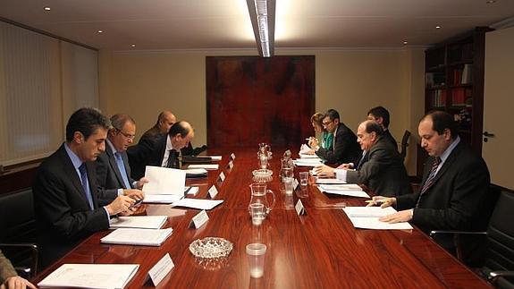 Reunión de los responsables del Ministerio de Empleo y la Consejería de Economía y Empleo.