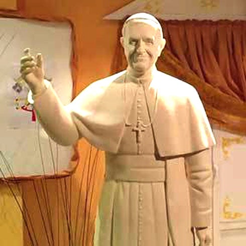 El Papa Francisco de chocolate blanco. 