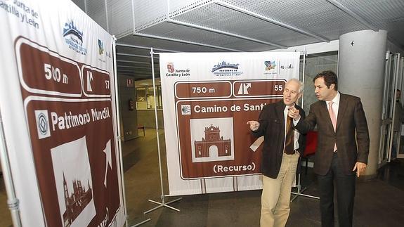 Luis Domingo González y Javier Ramírez, con las nuevas señales.