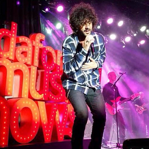 Melendi durante un concierto
