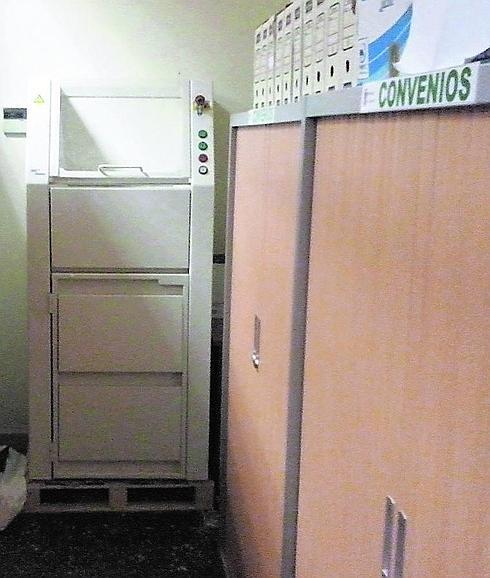 rituradora instalada a la entrada de La Salina.