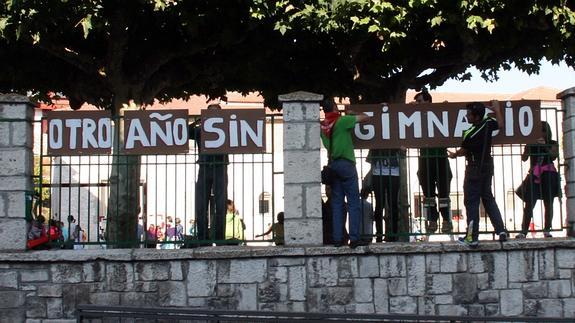 Pancarta reivindicativa del gimnasio. 