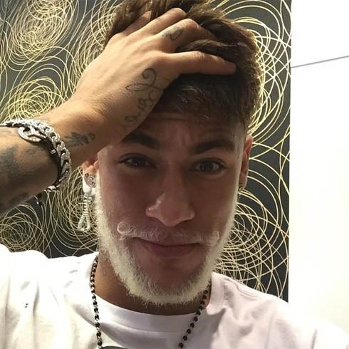 Neymar, con su barba rubia.